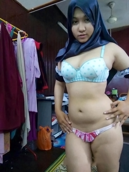 Koleksi Terbaru Foto Bugil Abg Jilbab Di Kamar Kost