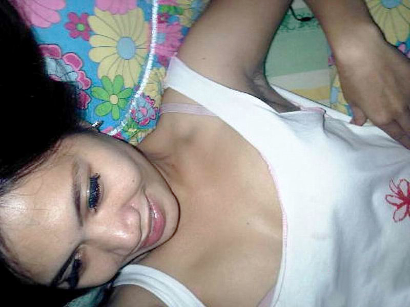 Foto Janda Sange Masturbasi Di Rumah Karena Kesepian